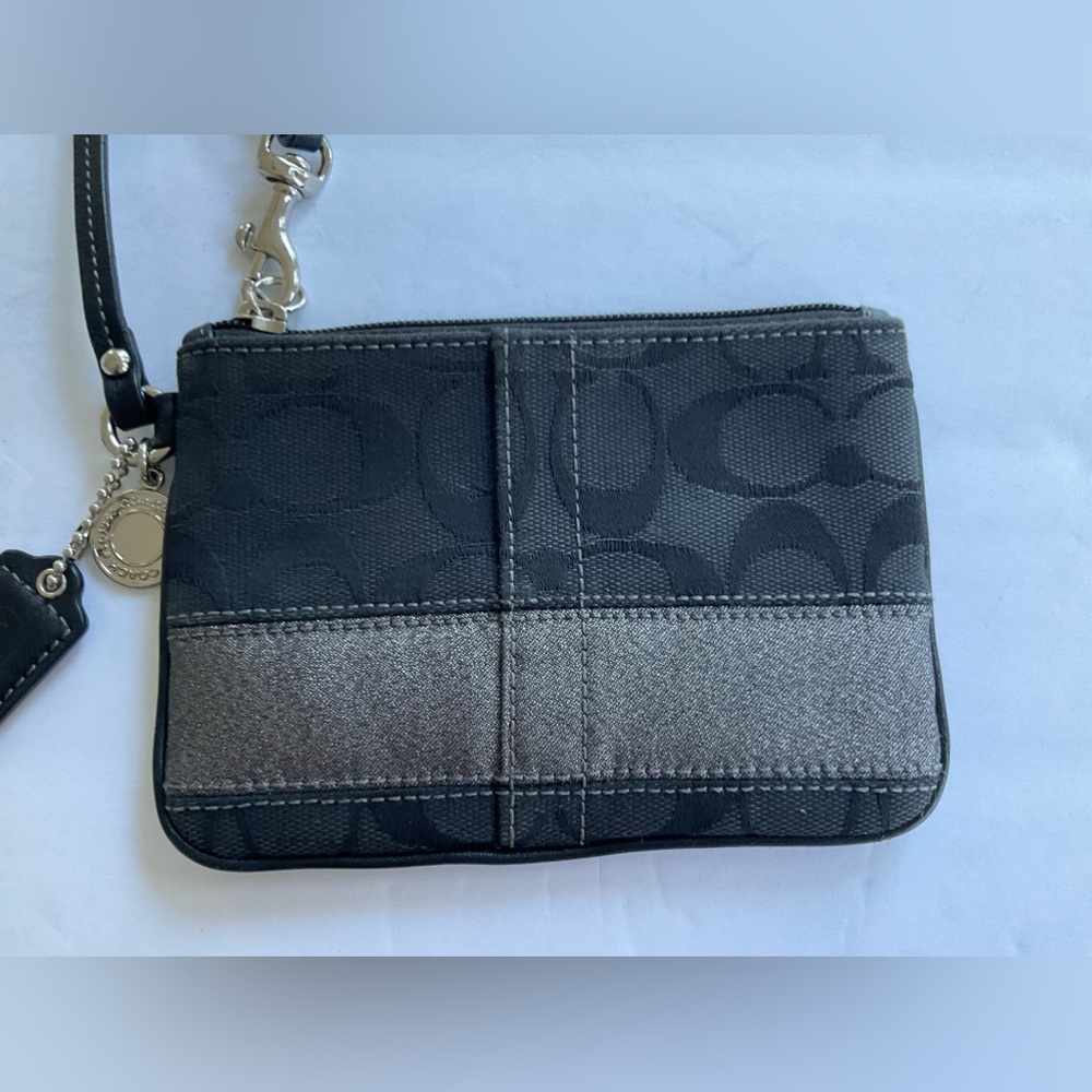 Coach wallet/wriestlet, black and silver. - Picture 3 of 6
